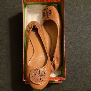 EUC Tory Burch tan reva 9.5